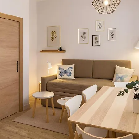 Tria Nomina Turisticos Apartament *