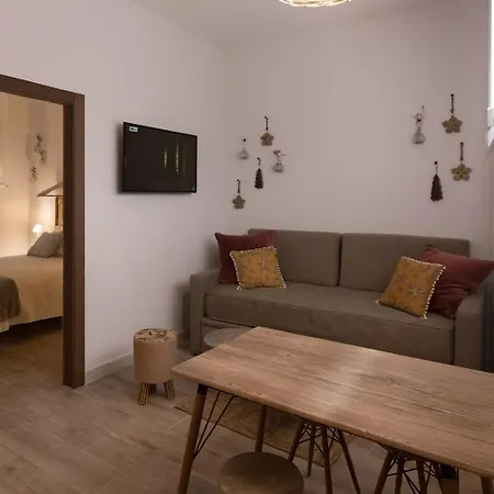 Tria Nomina Turisticos Apartament *