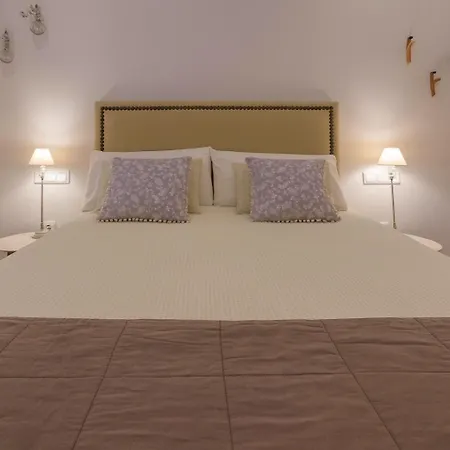 شقة Tria Nomina Turisticos *