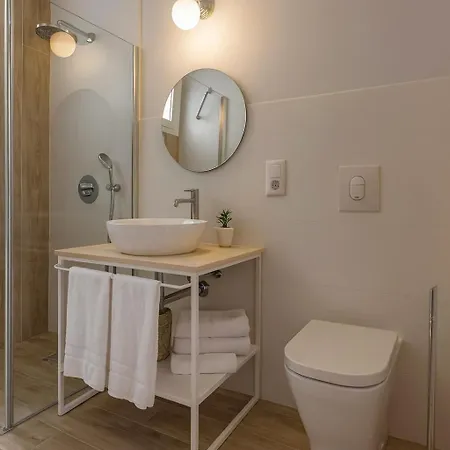 Tria Nomina Turisticos