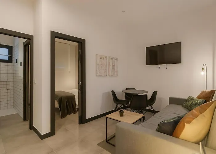 Tria Nomina Turisticos *