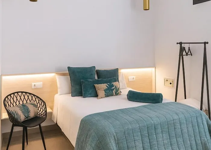 Tria Nomina Turisticos