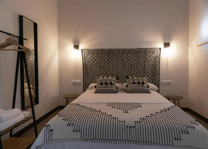 Tria Nomina Turisticos *