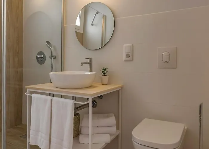 Tria Nomina Turisticos