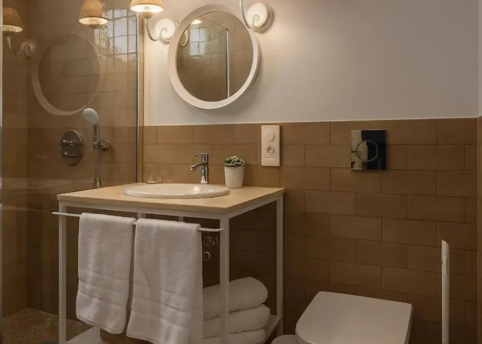 Tria Nomina Turisticos