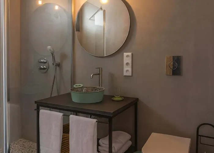 Tria Nomina Turisticos *